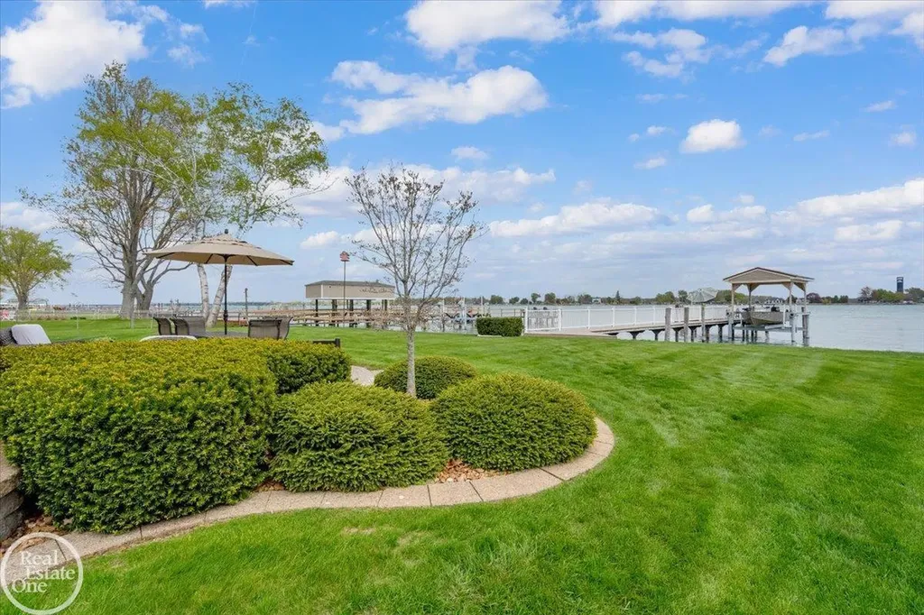 7827 S River Road Cottrellville Township MI 48039