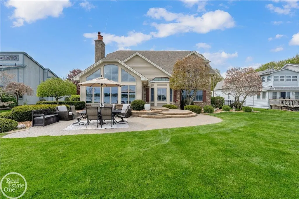 7827 S River Road Cottrellville Township MI 48039