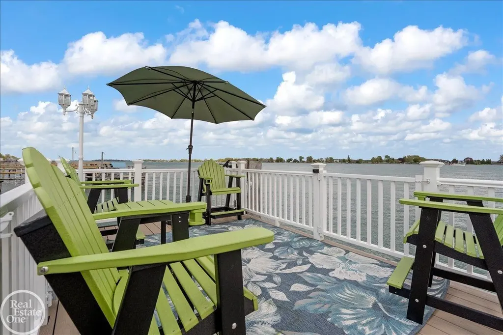 7827 S River Road Cottrellville Township MI 48039