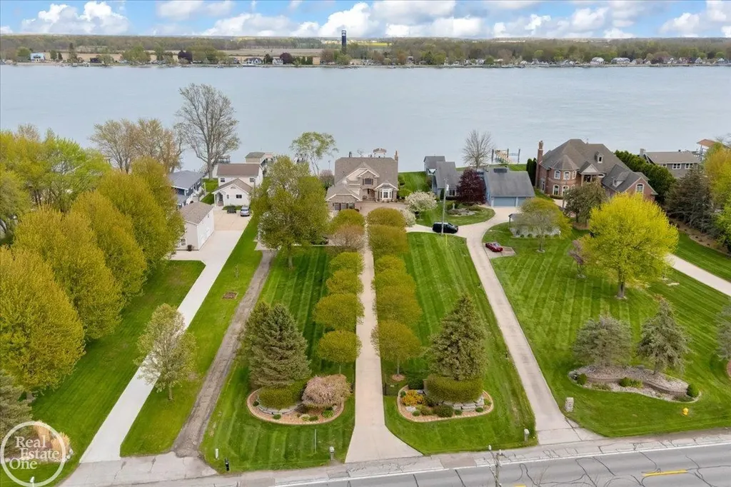 7827 S River Road Cottrellville Township MI 48039