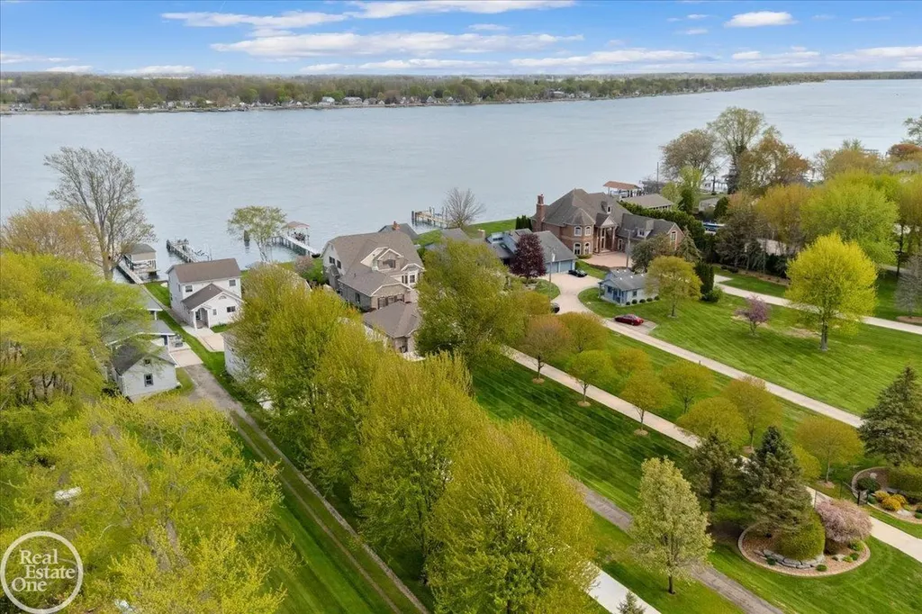 7827 S River Road Cottrellville Township MI 48039