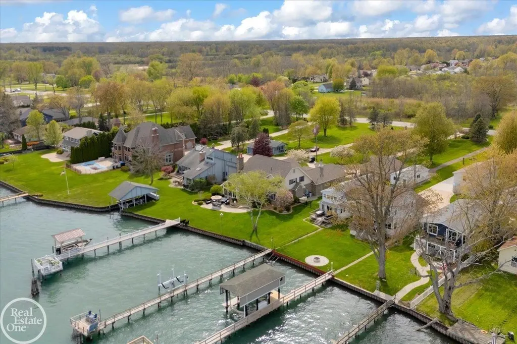 7827 S River Road Cottrellville Township MI 48039