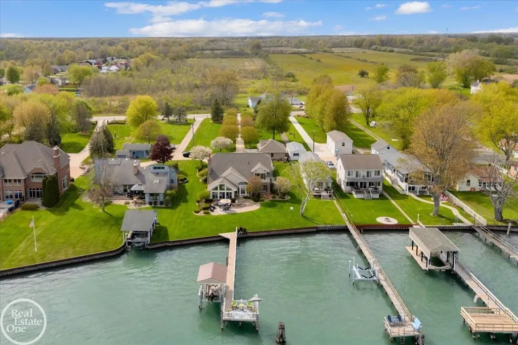 7827 S River Road Cottrellville Township MI 48039