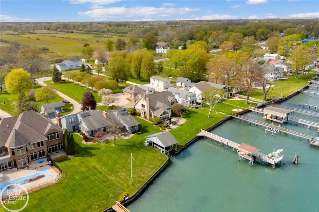7827 S River Road Cottrellville Township MI 48039