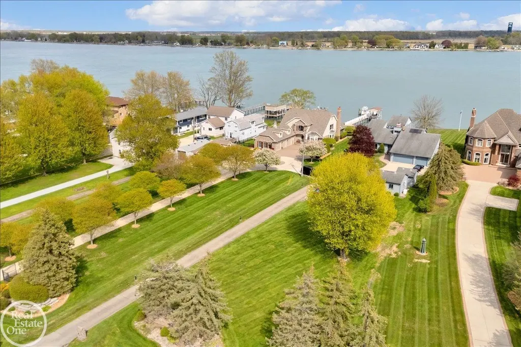 7827 S River Road Cottrellville Township MI 48039