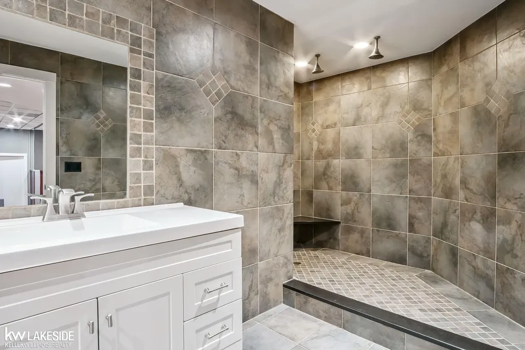 55766 Apple Lane Shelby Charter Township MI 48316