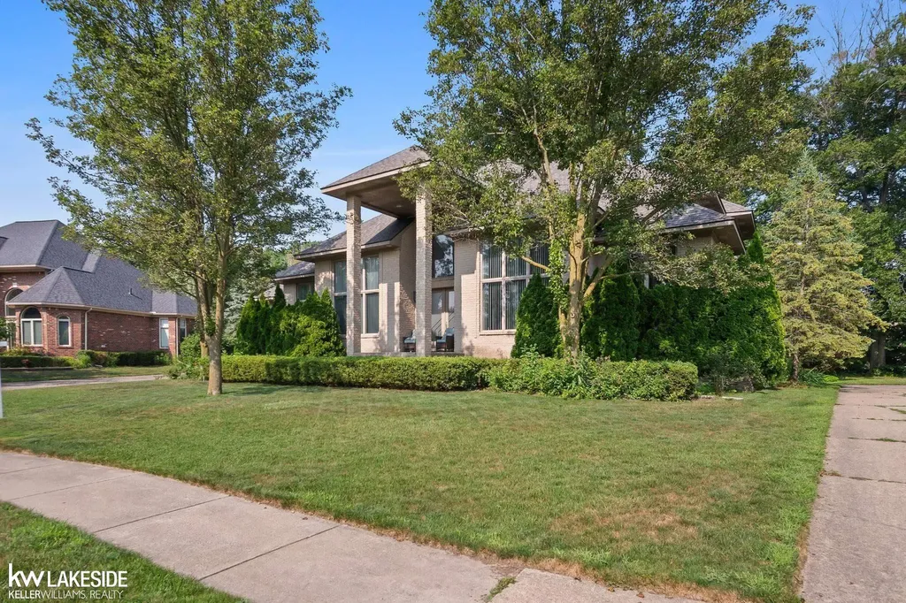 55766 Apple Lane Shelby Charter Township MI 48316