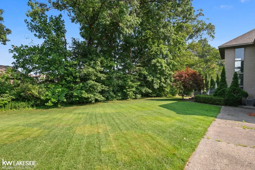 55766 Apple Lane Shelby Charter Township MI 48316