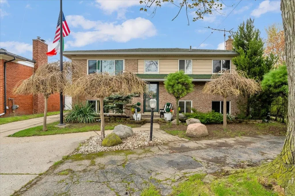 22606 E 12 Mile Road St. Clair Shores City MI 48081