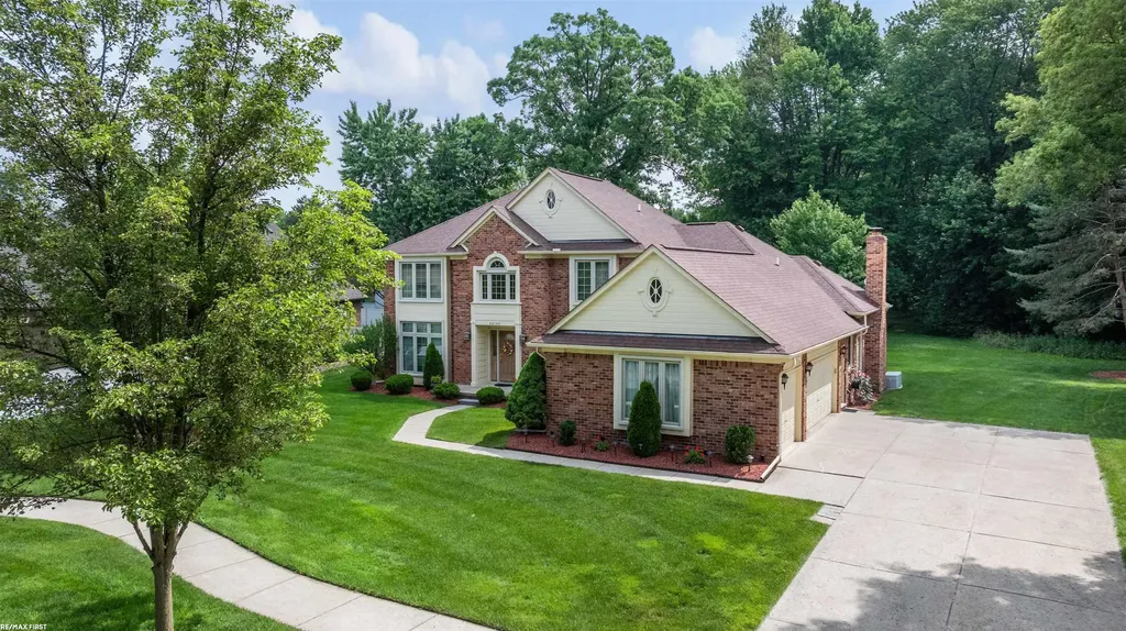 42150 Margaret Drive Clinton Charter Township MI 48038