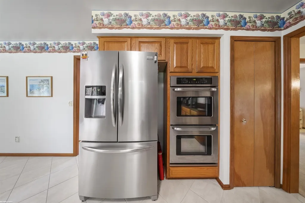 42150 Margaret Drive Clinton Charter Township MI 48038