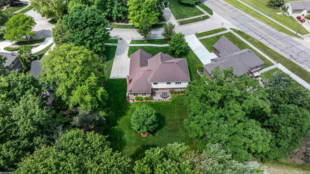 42150 Margaret Drive Clinton Charter Township MI 48038