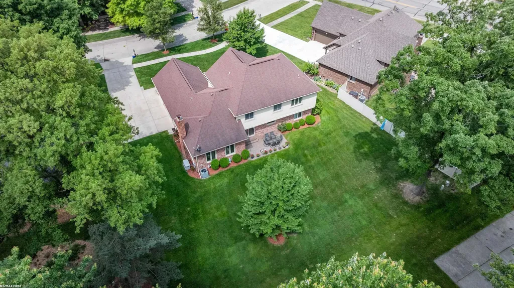 42150 Margaret Drive Clinton Charter Township MI 48038