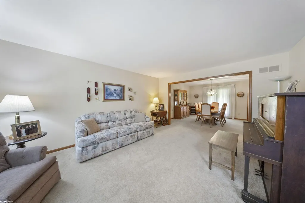 42150 Margaret Drive Clinton Charter Township MI 48038