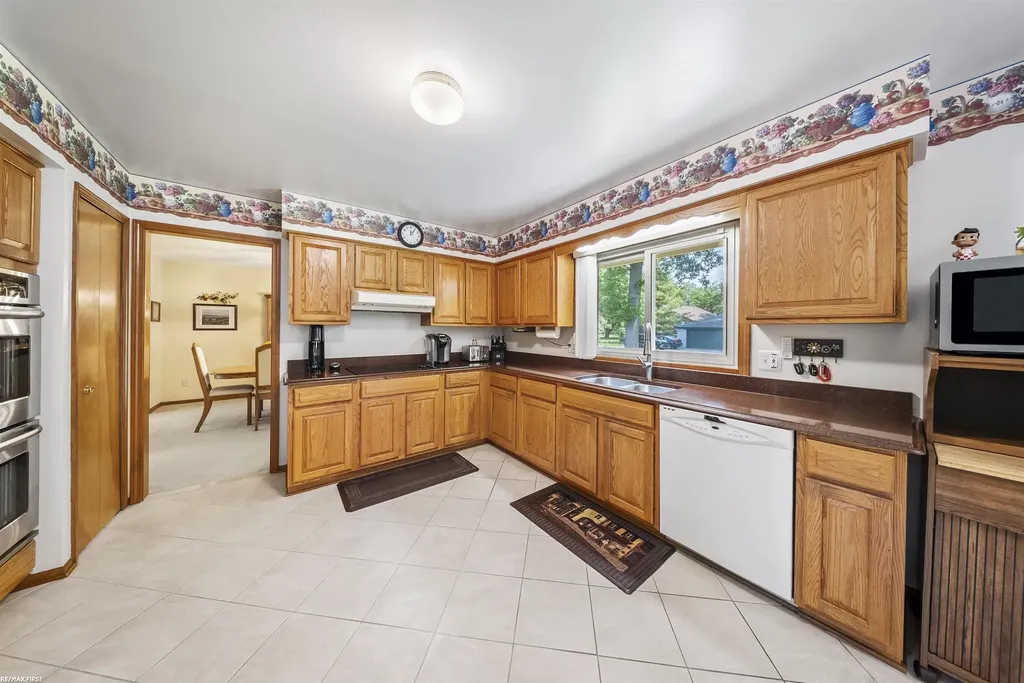 42150 Margaret Drive Clinton Charter Township MI 48038