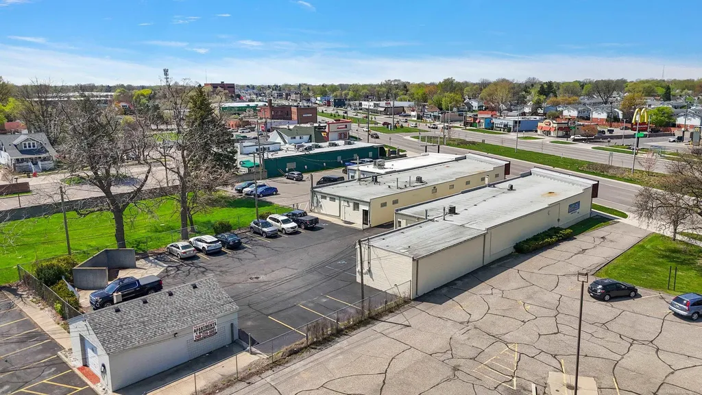 27920 Gratiot Avenue Roseville City MI 48066