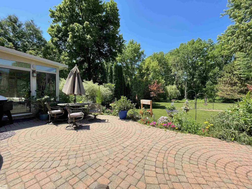 43243 Riverway Drive Clinton Charter Township MI 48038