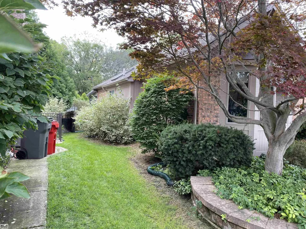 43243 Riverway Drive Clinton Charter Township MI 48038