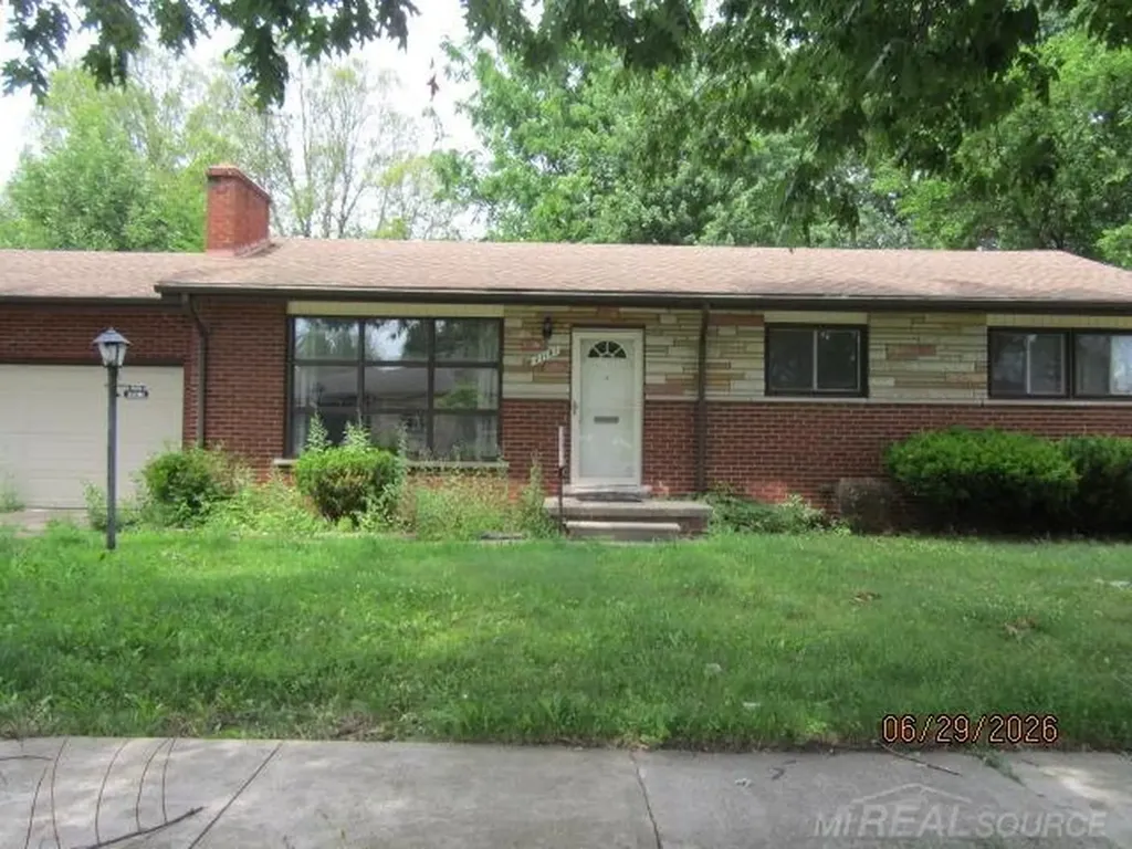 21181 Gordon Road St. Clair Shores City MI 48081