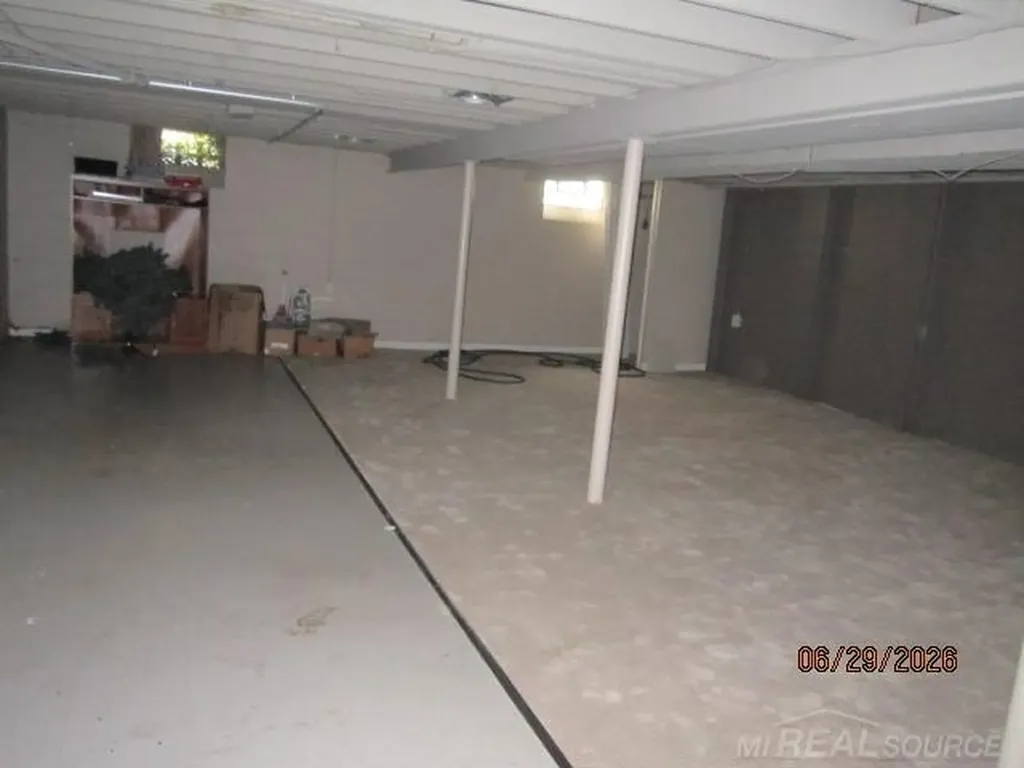 21181 Gordon Road St. Clair Shores City MI 48081