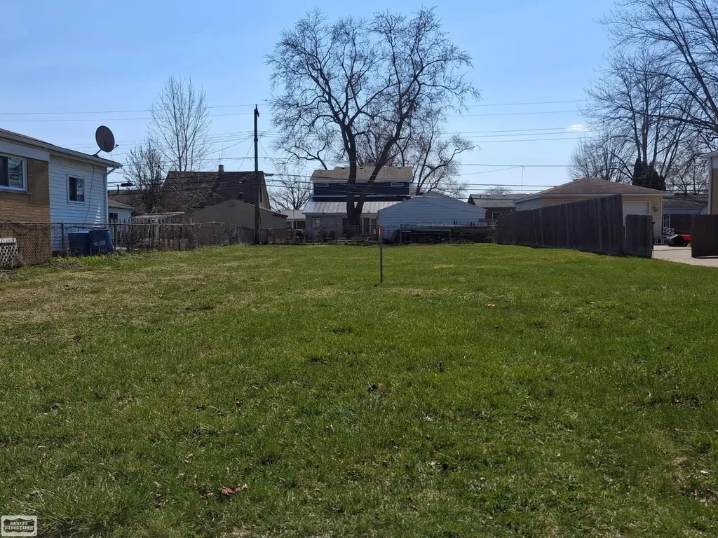 22810 Garfield Street St. Clair Shores City MI 48082