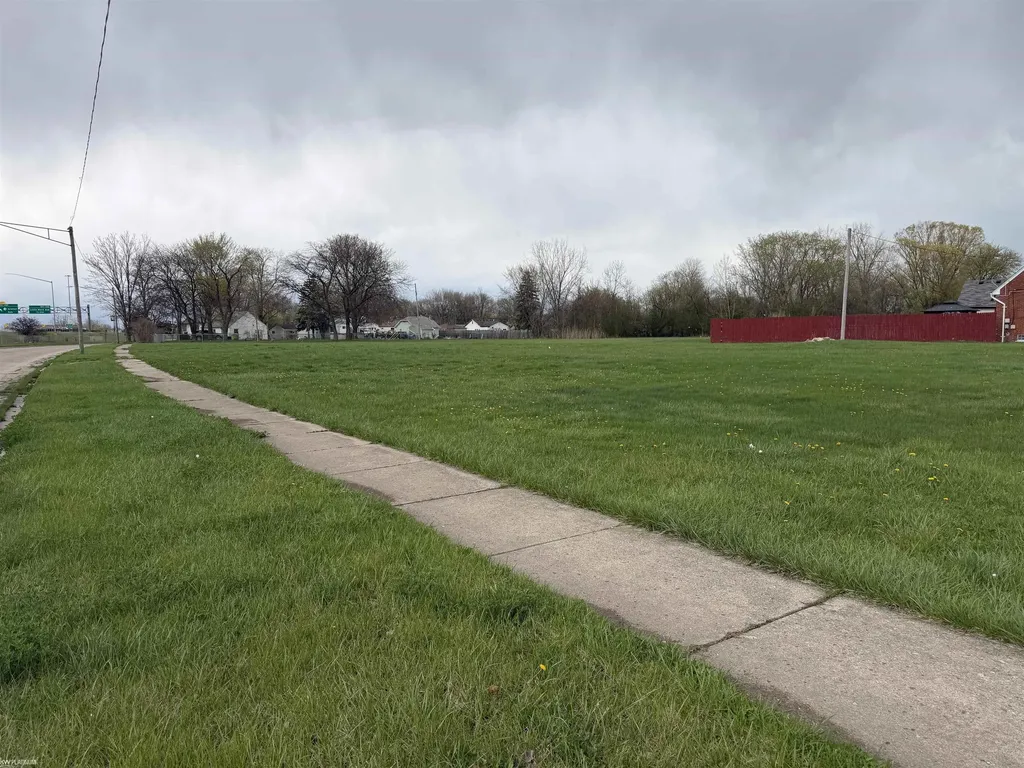19861 Fenton Street Roseville City MI 48066