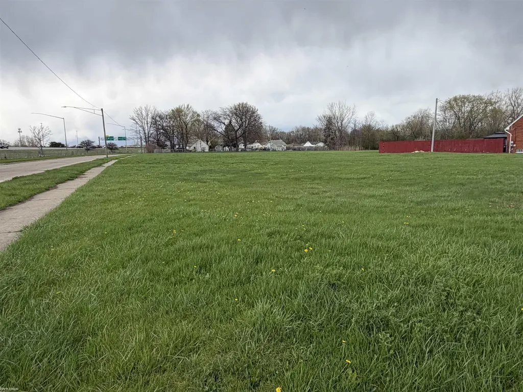 19861 Fenton Street Roseville City MI 48066