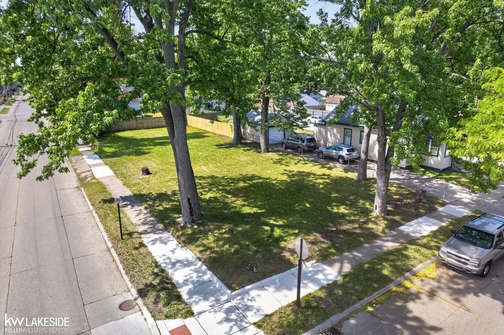 1336 E Meyers Avenue Hazel Park City MI 48030