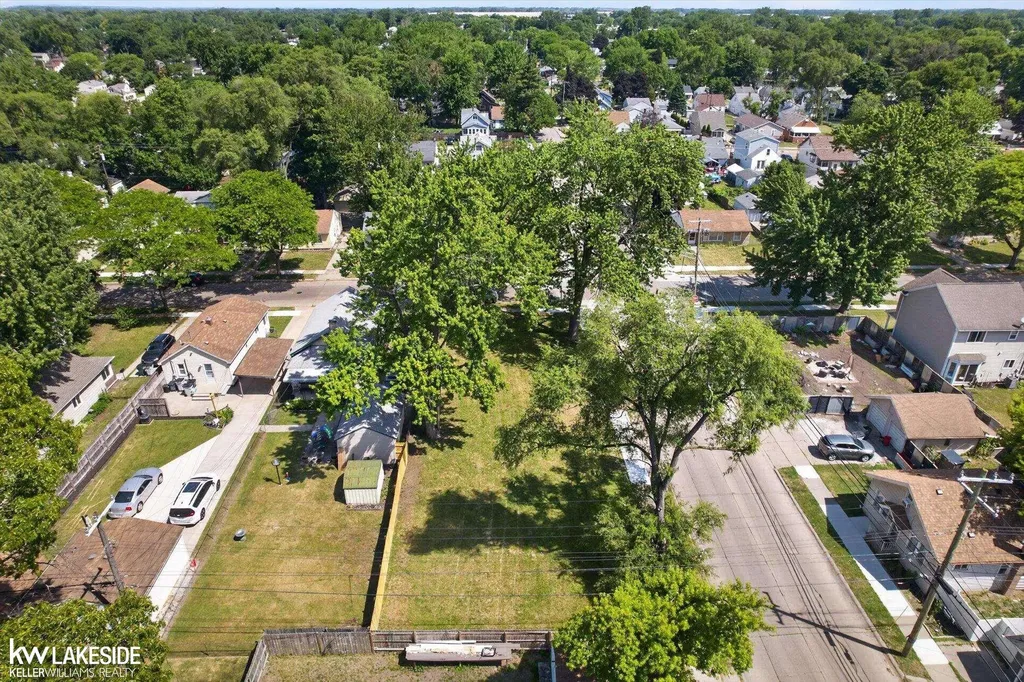 1336 E Meyers Avenue Hazel Park City MI 48030