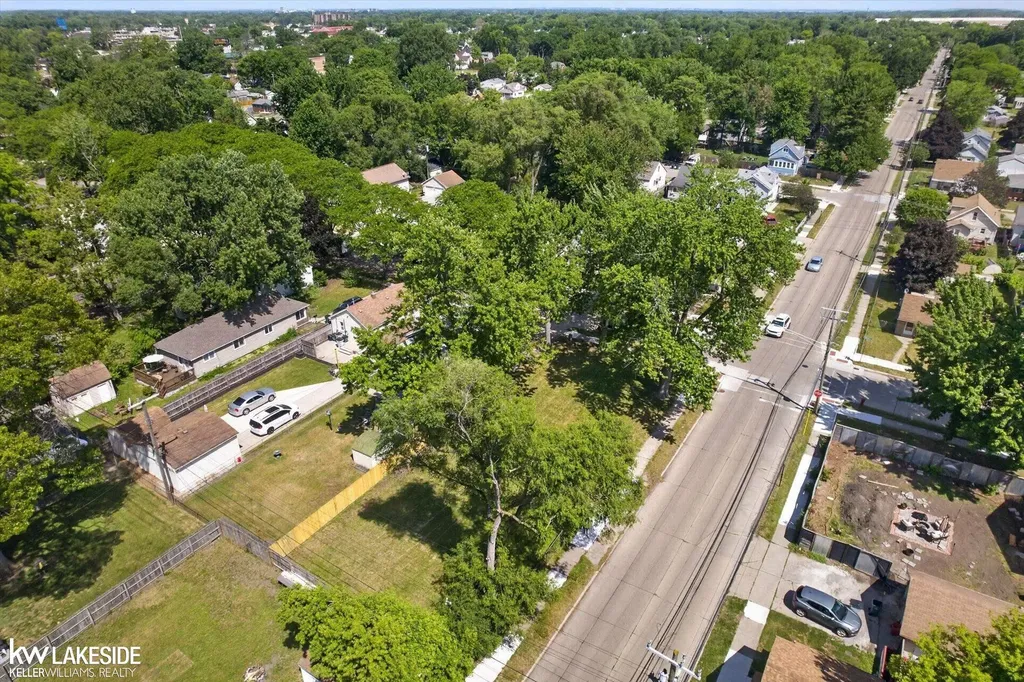 1336 E Meyers Avenue Hazel Park City MI 48030