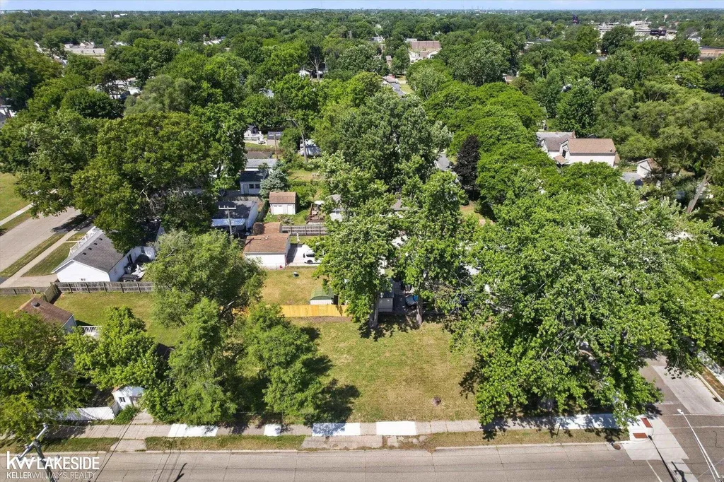 1336 E Meyers Avenue Hazel Park City MI 48030