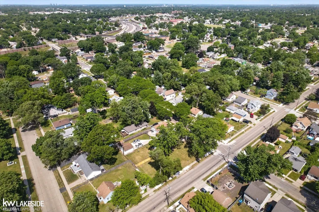 1336 E Meyers Avenue Hazel Park City MI 48030