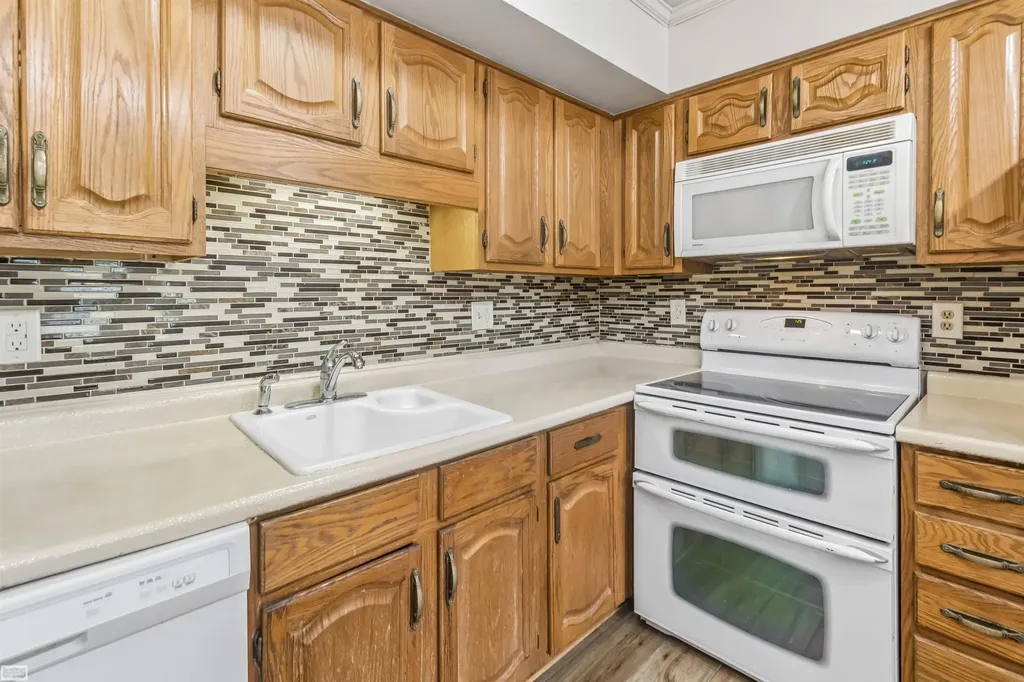 38723 Lighthouse Point Clinton Charter Township MI 48038