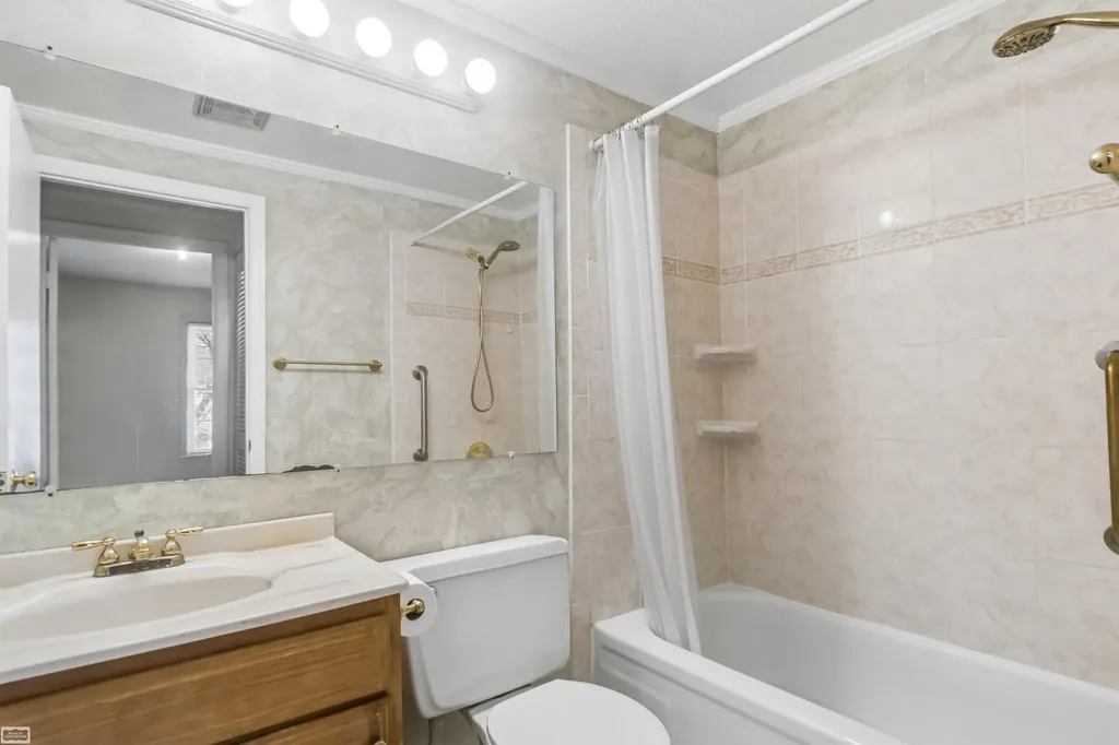 38723 Lighthouse Point Clinton Charter Township MI 48038