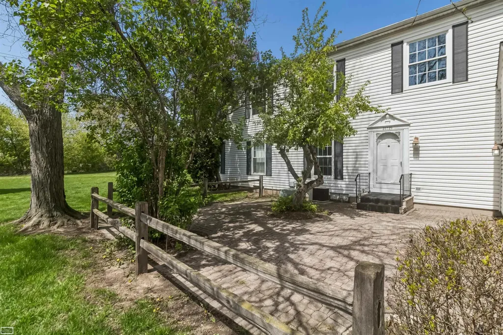 38723 Lighthouse Point Clinton Charter Township MI 48038