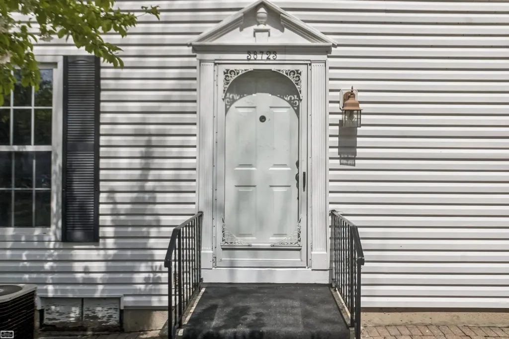38723 Lighthouse Point Clinton Charter Township MI 48038