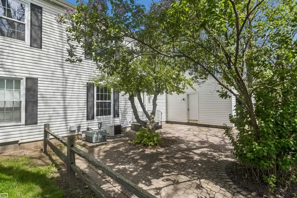 38723 Lighthouse Point Clinton Charter Township MI 48038
