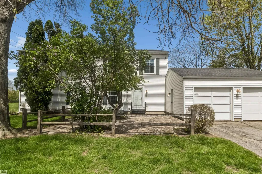 38723 Lighthouse Point Clinton Charter Township MI 48038