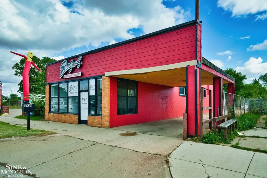 8235 W 8 Mile Road Detroit City MI 48221