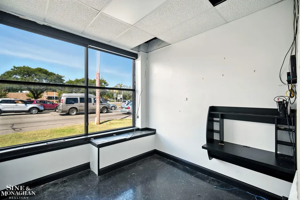 8235 W 8 Mile Road Detroit City MI 48221