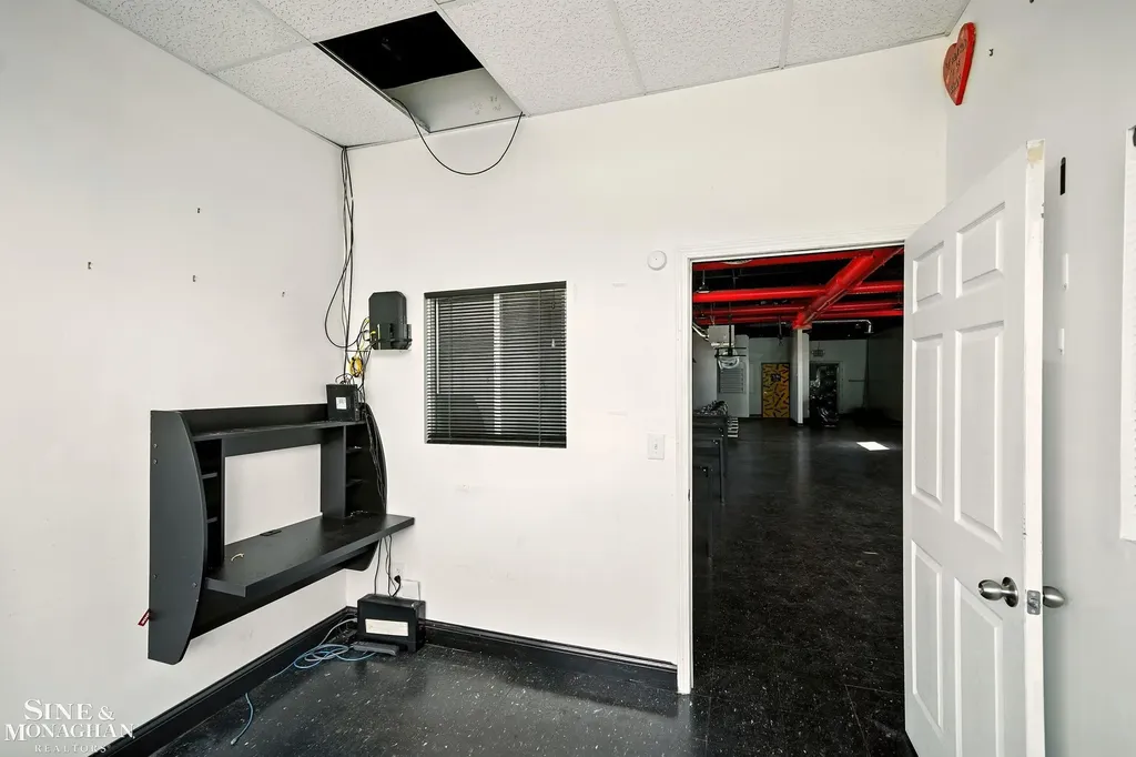 8235 W 8 Mile Road Detroit City MI 48221
