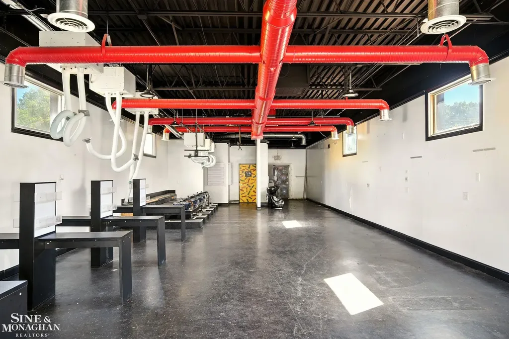 8235 W 8 Mile Road Detroit City MI 48221
