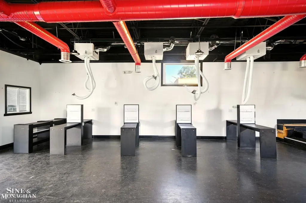 8235 W 8 Mile Road Detroit City MI 48221