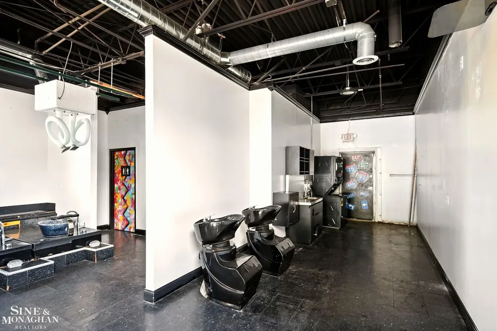 8235 W 8 Mile Road Detroit City MI 48221