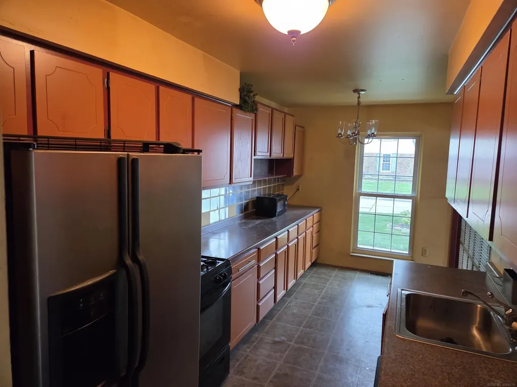 24675 Meadow Creek Drive Harrison Charter Township MI 48045