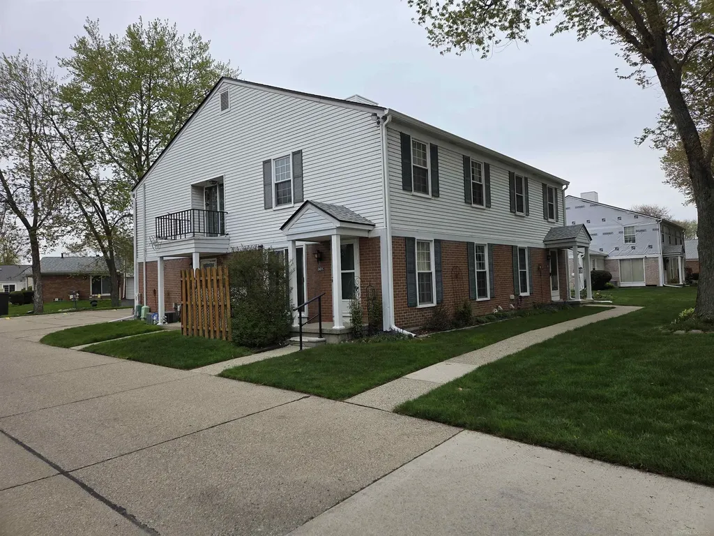 24675 Meadow Creek Drive Harrison Charter Township MI 48045