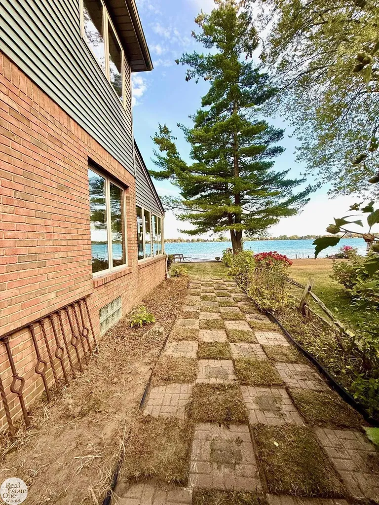 6901 River Road Cottrellville Township MI 48039