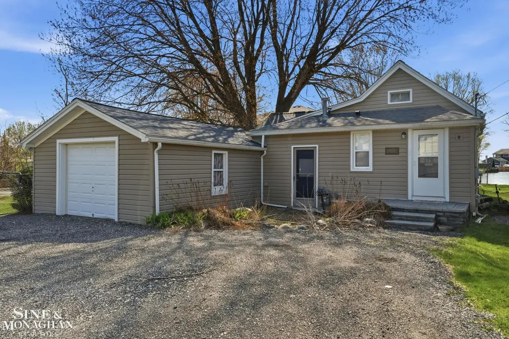 47172 Forton Drive Chesterfield Township MI 48047