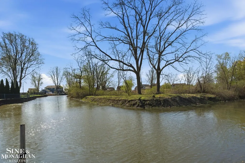 47172 Forton Drive Chesterfield Township MI 48047