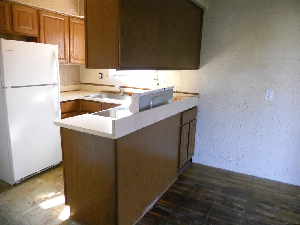 27609 Evelyn Avenue Warren City MI 48093